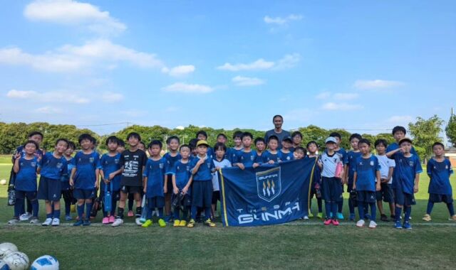 .
8/3(土) #ヴァンフォーレ甲府 戦にて「#夏ザスパ2024」のイベントの一環としてサッカー教室実施⚽
ゲストに元日本代表の坪井慶介さんを迎え、子ども達と一緒に汗を流してくれました！

トップレベルのスピードと技術を体感した子ども達は、良いプレーの連続でした！
暑い中ありがとうございました👏

ザスパ群馬サッカースクールでは、随時会員募集中🎶
是非、お気軽に無料体験にお越しください。

@thespakusatsugunma_official 
@thespark___official 
#thespa #ザスパ群馬 #ザスパ群馬サッカースクール