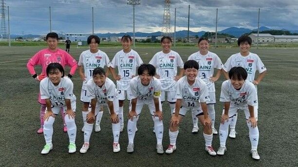 .
【U-18レディース試合結果⚽】
群馬県女子サッカーリーグ1部
🏆第4節（延期分）
🆚上武大学
📅9/22（Sun)
⏰15:45kickoff
 🏟健大高崎サッカー場
🔢2-1（1-0、1-1）
📋〇勝利
【U-18レディース小椋監督コメント💬】
開始からボールを握る事ができ、先制点を取ることができた。
後半開始直後に失点してしまった。相手の勢いを逆手に幅と深さをとりながら背後の抜け出しから得点する事ができた。
#thespa #ザスパ群馬 #ザスパ群馬アカデミー #ザスパ群馬U18 #ザスパ群馬レディース