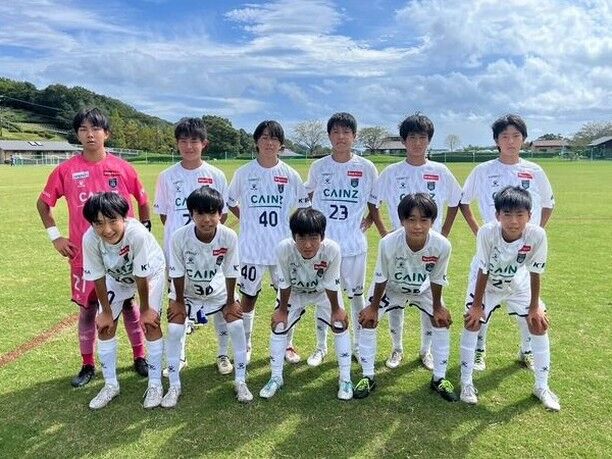 .
【U-14試合結果⚽】
JリーグU-14リーグメトロポリタンリーグC2
🏆第3節
🆚湘南ベルマーレWEST
📅9/22（Sun)
⏰12:45kickoff
 🏟 中井中央公園
🔢2-2（0-1、2-1）
📋△引き分け
【U-14佐藤コーチコメント💬】
前半、攻撃が単調になりリズムを掴めず相手の攻撃をよく凌いでいましたが先制点を許してしまいました。いつも通り相手を観て冷静にプレーしようとハーフタイムに話しをしました。後半はビルドアップからシュートまでチャンスを多く作る中、逆転することが出来ました。しかしコーナーキックから失点をしてしまい2-2。最後まで運動量落とすことなく攻め込みましたが、得点を奪えませんでした。日常から積み重ねて勝ち切れる力を身につけていきたいと思います。
#thespa #ザスパ群馬 #ザスパ群馬アカデミー #ザスパ群馬U15