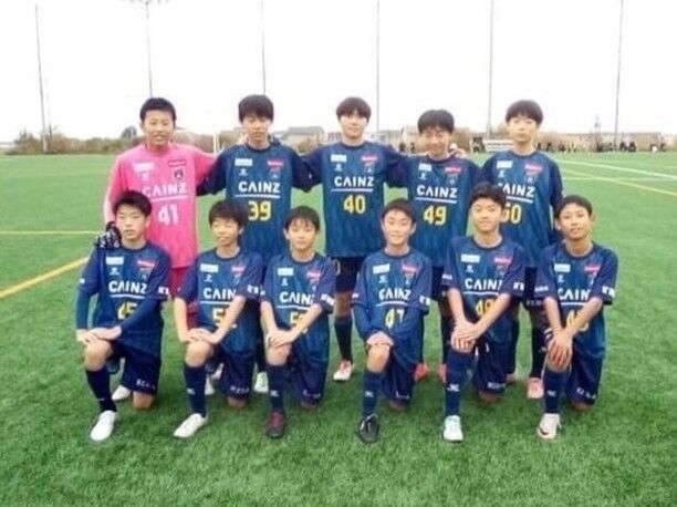 .
【U-13試合結果⚽】
GuFAユースリーグU13トップリーグ
🏆第2節
🆚藤岡キッカーズ
📅11/10（Sun)
⏰16:00kickoff
 🏟 GCCザスパーク
🔢2-3（2-1、0-2）
📋●負け
【U-13石井コーチコメント💬】
GuFAユースU13トップリーグ第2節目でした。前回、試合の入り方がよくない部分を意識し、立ち上がりから集中して試合を進めてくれました。
開始早々に先制点と追加点をとり、試合を優位に進めたかったのですが、相手の圧力に押し込まれる時間帯が多くなり、前半終了間際に失点で折り返しました。
後半も相手の狙ってる部分に対して、自分達の技術ミス、メンタル面の弱さはすごく課題となりました。
夏遠征から課題としてる、技術、メンタル面がすごくリーグ戦でも試合に出ていると感じています。
それでも、選手達は最後まで諦めない姿勢やタフに戦う気持ちを見せてくれました。
今回、怪我人などでメンバー全員が揃わない状況の中でも、今いる選手で最大限に戦ってくれたと思います。
それでも、個人として、チームとして成長していく必要があると思わせてくれたゲームでした。
この敗戦を糧に、成長してほしいと思います。
引き続き、応援よろしくお願いします。
#thespa #ザスパ群馬 #ザスパ群馬アカデミー #ザスパ群馬U15