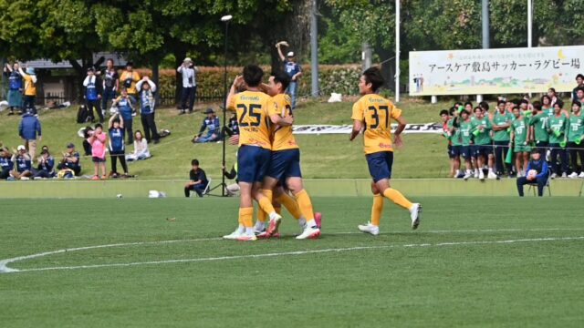 🏆第30回群馬県サッカー協会長杯サッカー大会決勝戦

田中選手の先制点のシーンを広報手元のカメラでプレイバック📹
(強風のため画面ブレご容赦ください🙇)

#ザスパ群馬 6-0 #上武大学

【得点者】
#田中翔太 ② #田頭亮太 #菊地健太 #小野関虎之介 #髙澤優也

#thespa
#ChasingGlory