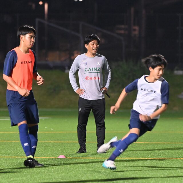 今日はトップチームの監督コーチ陣がアカデミーの指導に🔥
#沖田優 監督
#岡山一成 ヘッドコーチ
#福王忠世 コーチ
#後藤圭太 コーチ

#thespa #ザスパ群馬 #ザスパ群馬アカデミー
#ChasingGlory 
 @thespagunma_academy_school @hajime_hosogai_official